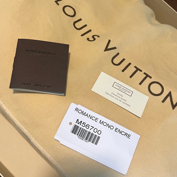 Louis Vuitton matching shoes with hand bag navy blue, the handbag is new. - Picture 8 of 9